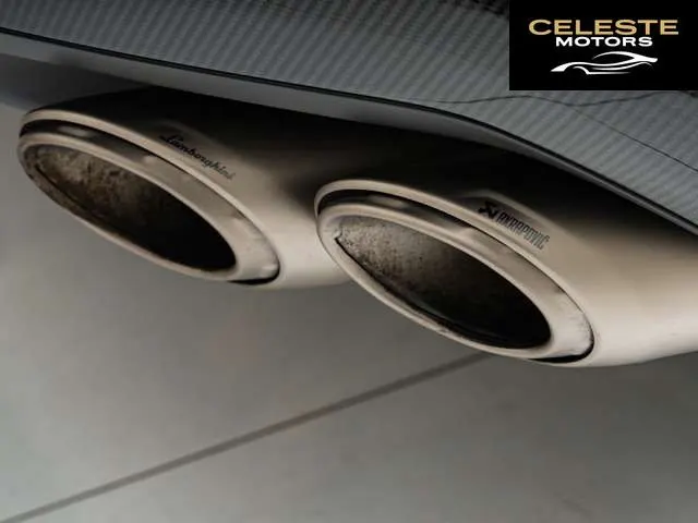 LAMBORGHINI Urus 2023 — photo 7 sur 8