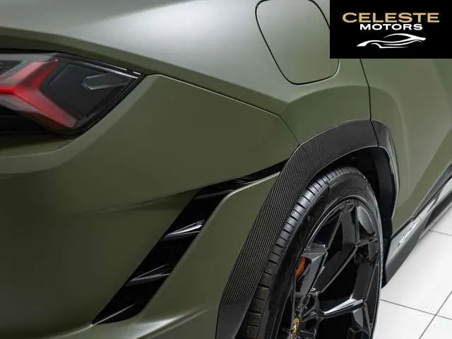 LAMBORGHINI Urus 2023 — photo 8 sur 8