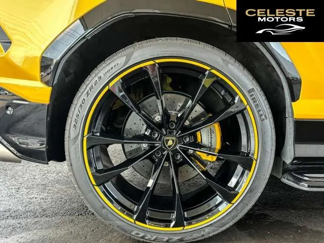 LAMBORGHINI Urus 2021 — photo 6 sur 8