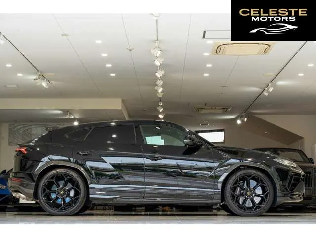 LAMBORGHINI Urus 2023 — photo 2 sur 8