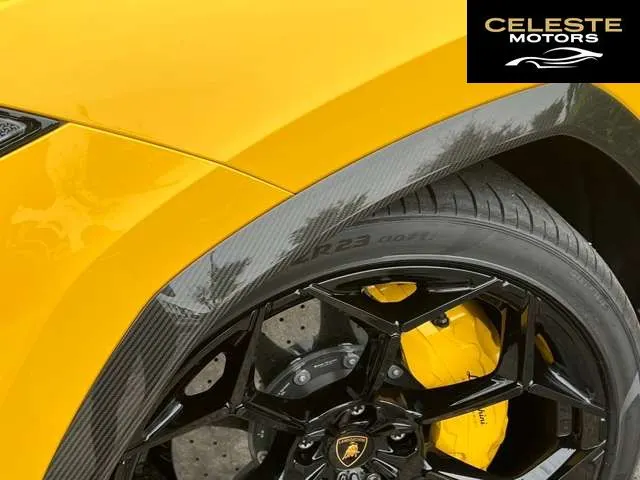 LAMBORGHINI Urus 2024 — photo 8 sur 8