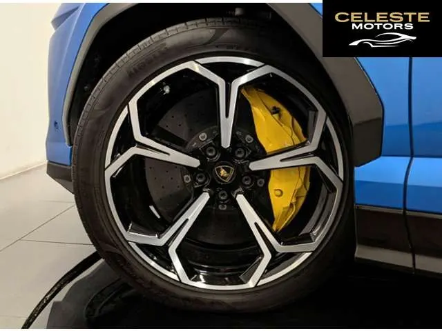 LAMBORGHINI Urus 2021 — photo 8 sur 8