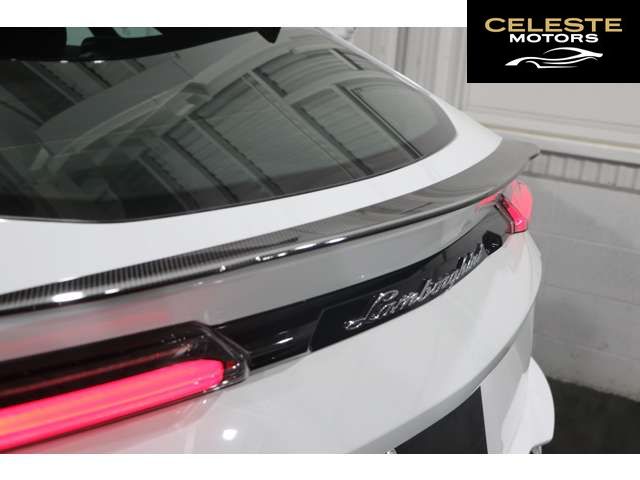 LAMBORGHINI Urus 2024 — photo 6 sur 8