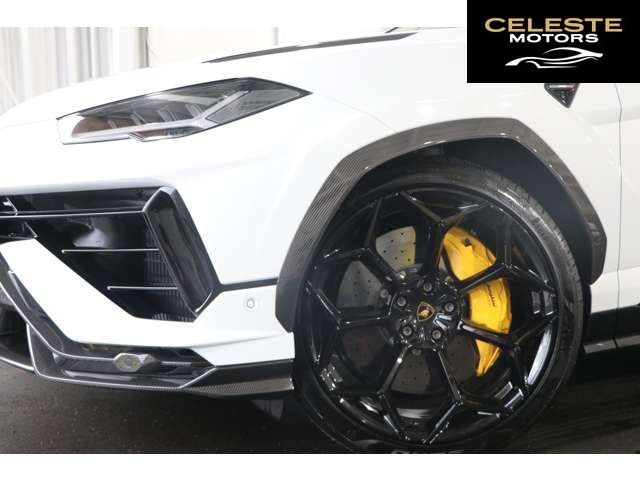 LAMBORGHINI Urus 2024 — photo 7 sur 8