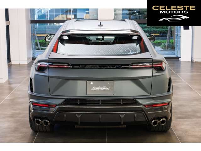 LAMBORGHINI Urus 2024 — photo 5 sur 8