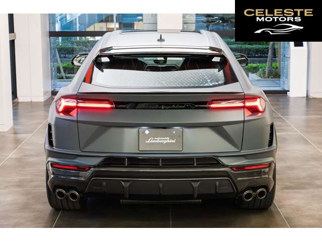 LAMBORGHINI Urus 2024 — photo 6 sur 8