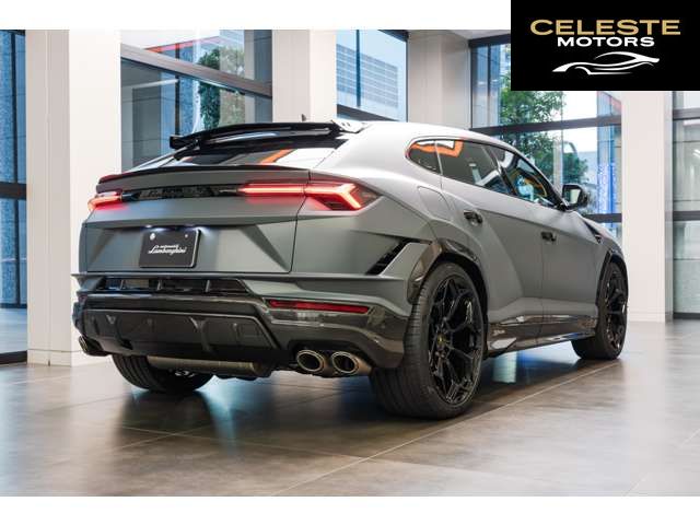 LAMBORGHINI Urus 2024 — photo 8 sur 8