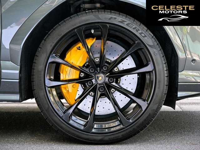LAMBORGHINI Urus 2020 — photo 6 sur 8
