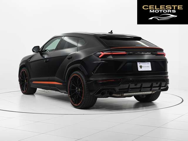 LAMBORGHINI Urus 2022 — photo 4 sur 8