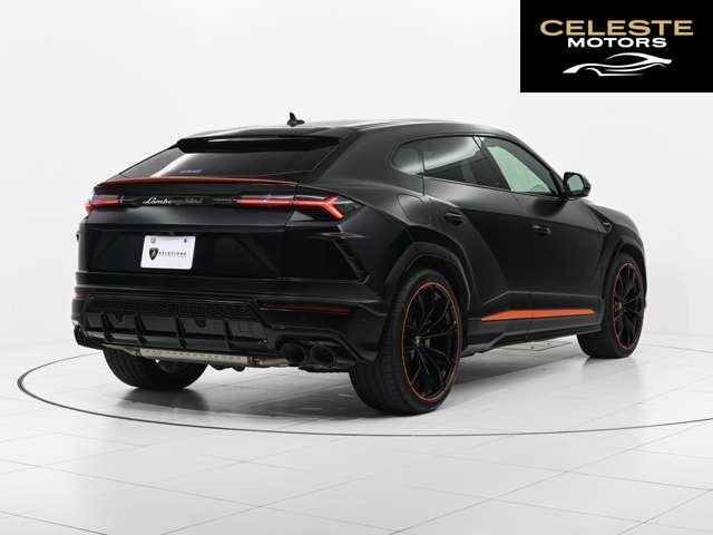 LAMBORGHINI Urus 2022 — photo 6 sur 8