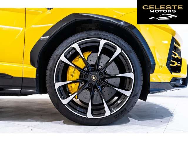 LAMBORGHINI Urus 2020 — photo 7 sur 8
