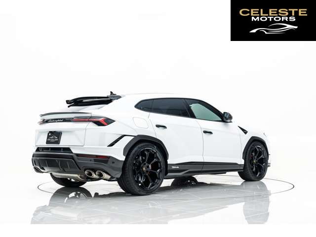 LAMBORGHINI Urus 2024 — photo 3 sur 8