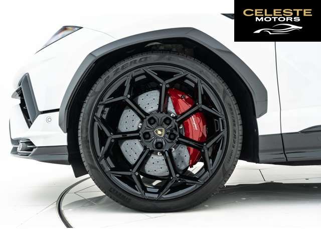 LAMBORGHINI Urus 2024 — photo 8 sur 8