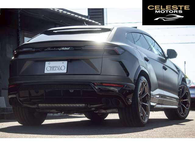LAMBORGHINI Urus 2021 — photo 4 sur 8