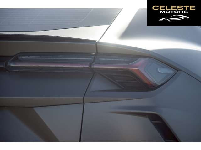 LAMBORGHINI Urus 2021 — photo 6 sur 8