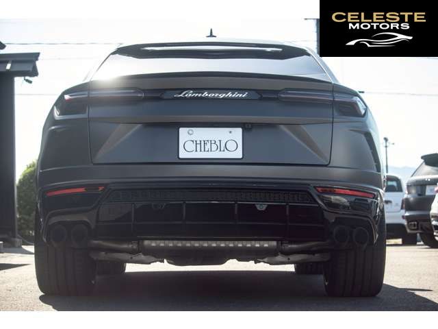 LAMBORGHINI Urus 2021 — photo 8 sur 8