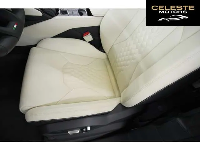 LAMBORGHINI Urus 2024 — photo 3 sur 8