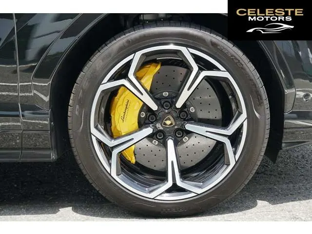 LAMBORGHINI Urus 2022 — photo 6 sur 8