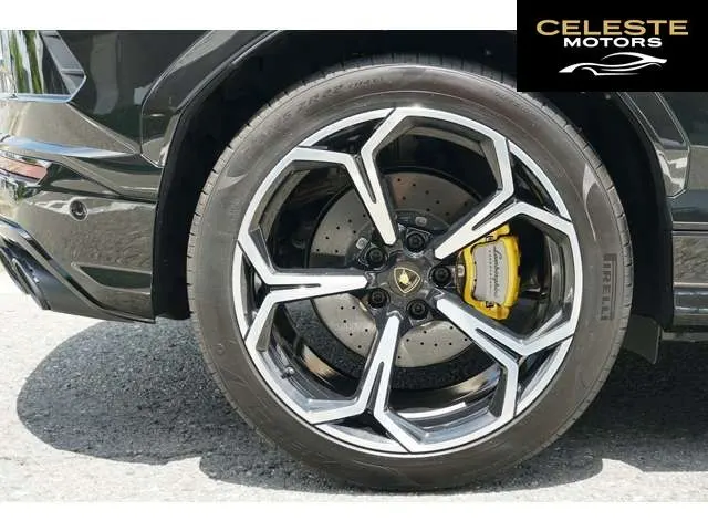 LAMBORGHINI Urus 2022 — photo 7 sur 8
