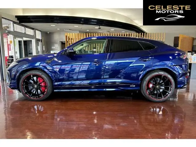 LAMBORGHINI Urus 2024 — photo 3 sur 8