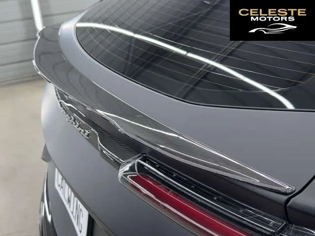 LAMBORGHINI Urus 2023 — photo 7 sur 8