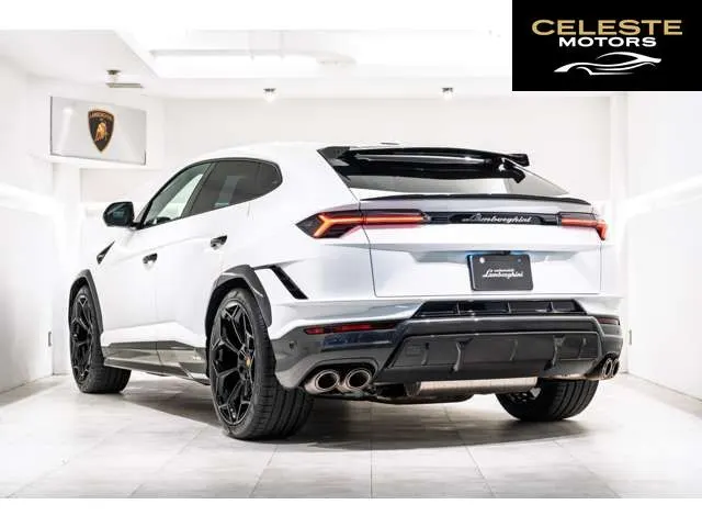 LAMBORGHINI Urus 2024 — photo 2 sur 8