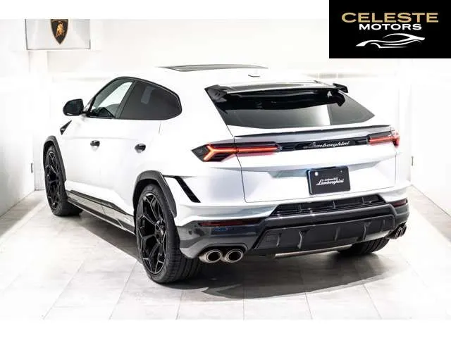 LAMBORGHINI Urus 2024 — photo 3 sur 8