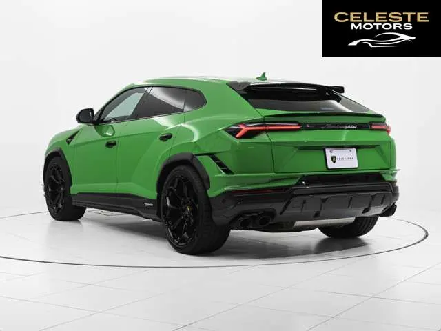 LAMBORGHINI Urus 2024 — photo 2 sur 8