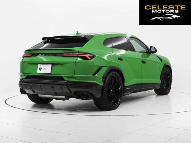 LAMBORGHINI Urus 2024 — photo 4 sur 8