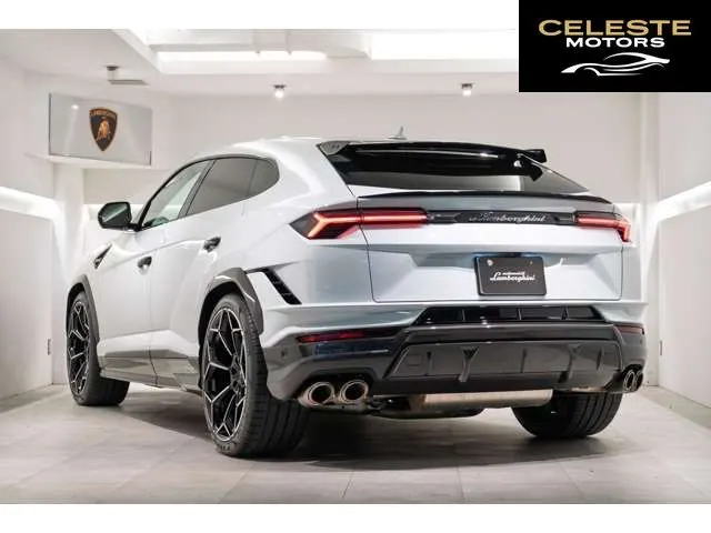 LAMBORGHINI Urus 2023 — photo 5 sur 8