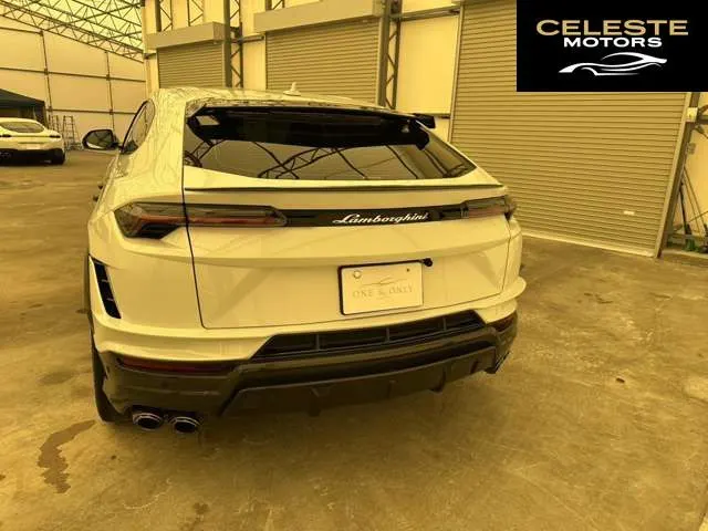 LAMBORGHINI Urus 2024 — photo 2 sur 8