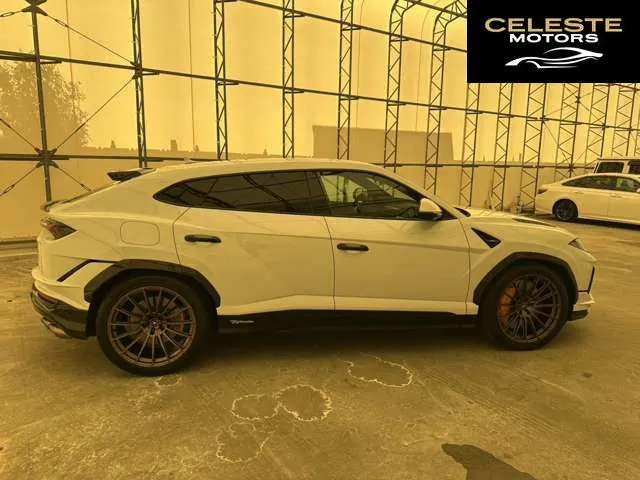 LAMBORGHINI Urus 2024 — photo 4 sur 8