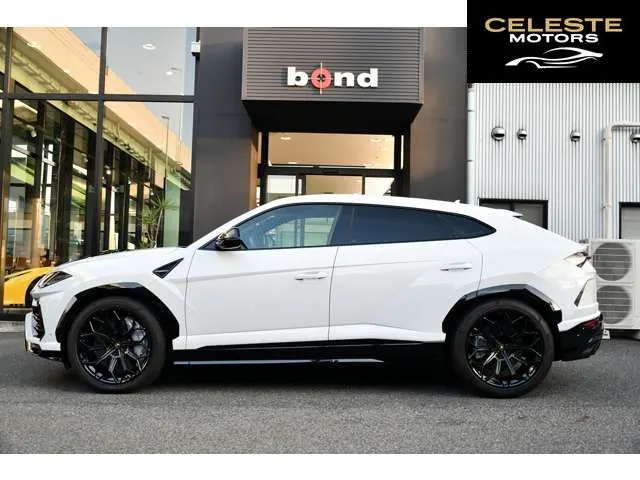 LAMBORGHINI Urus 2022 — photo 3 sur 8