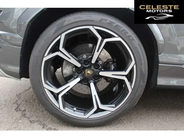 LAMBORGHINI Urus 2019 — photo 5 sur 8