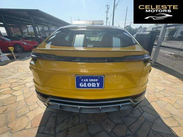 LAMBORGHINI Urus 2018 — photo 3 sur 8