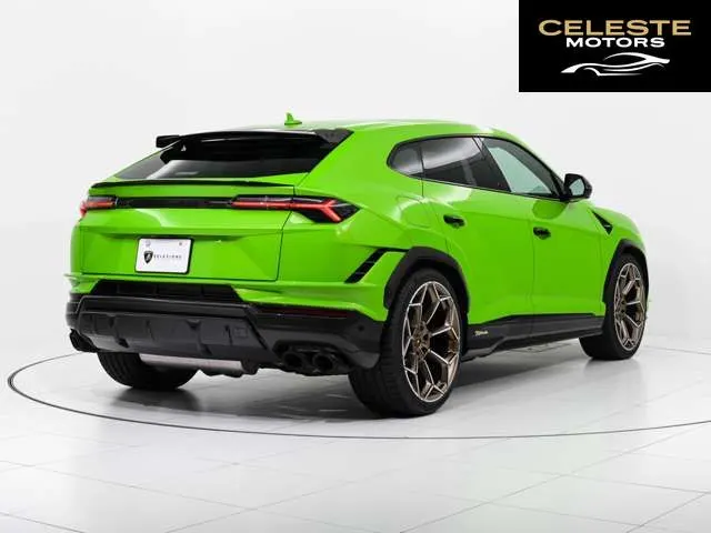 LAMBORGHINI Urus 2024 — photo 4 sur 8