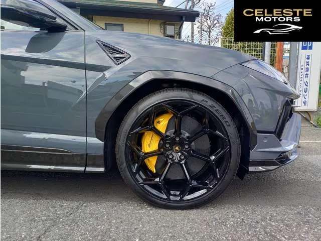 LAMBORGHINI Urus 2025 — photo 5 sur 8