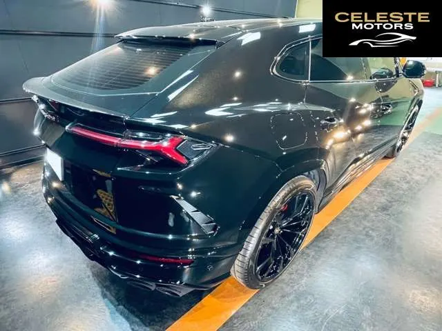LAMBORGHINI Urus 2021 — photo 6 sur 8