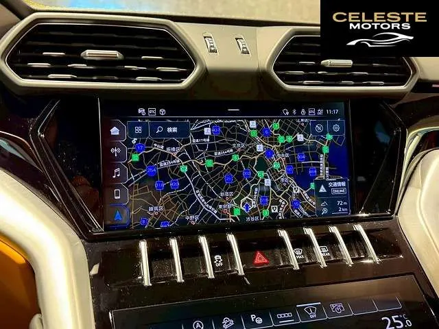 LAMBORGHINI Urus 2023 — photo 7 sur 8