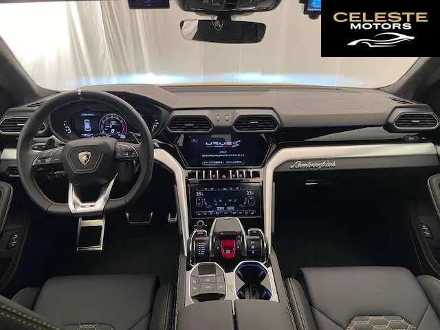 LAMBORGHINI Urus 2024 — photo 4 sur 8