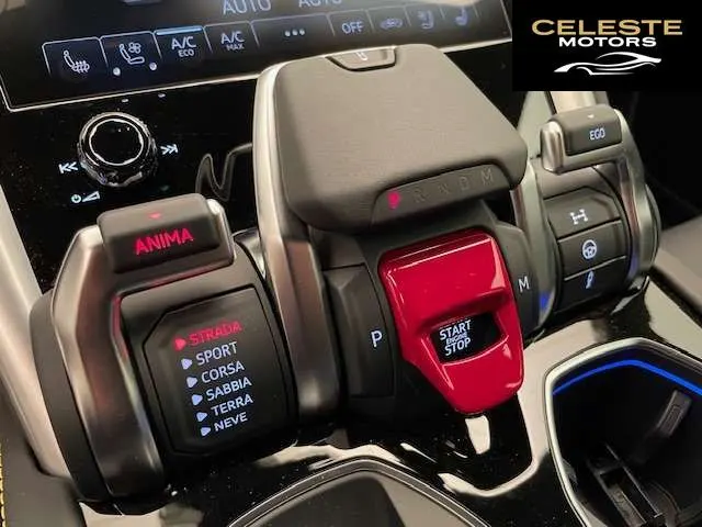 LAMBORGHINI Urus 2024 — photo 7 sur 8