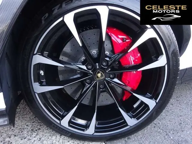 LAMBORGHINI Urus 2020 — photo 6 sur 8