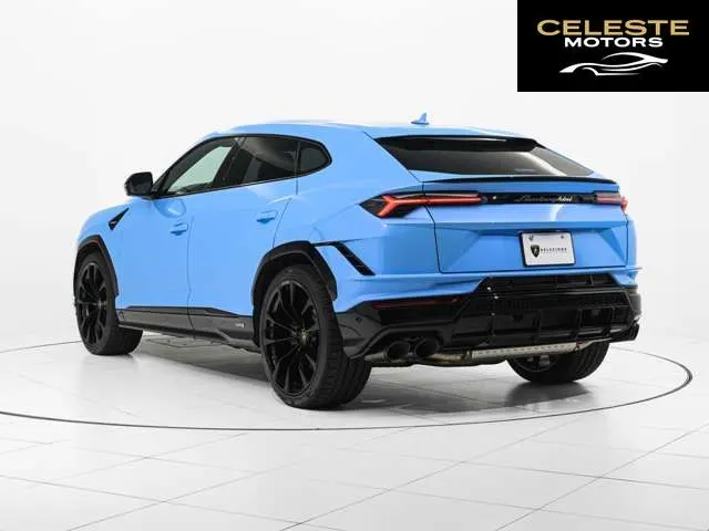 LAMBORGHINI Urus 2024 — photo 2 sur 8