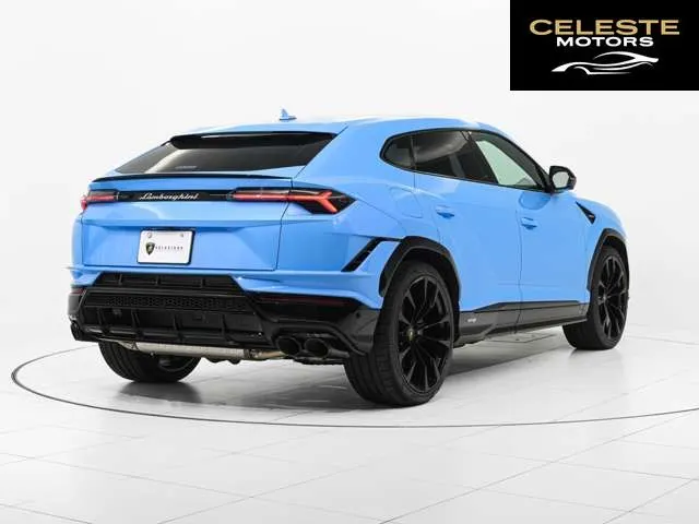 LAMBORGHINI Urus 2024 — photo 4 sur 8