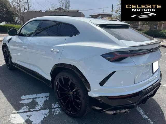LAMBORGHINI Urus 2023 — photo 2 sur 8
