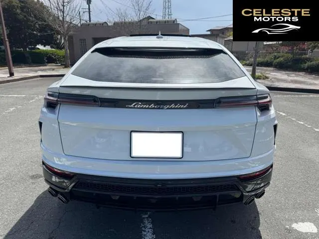 LAMBORGHINI Urus 2023 — photo 3 sur 8