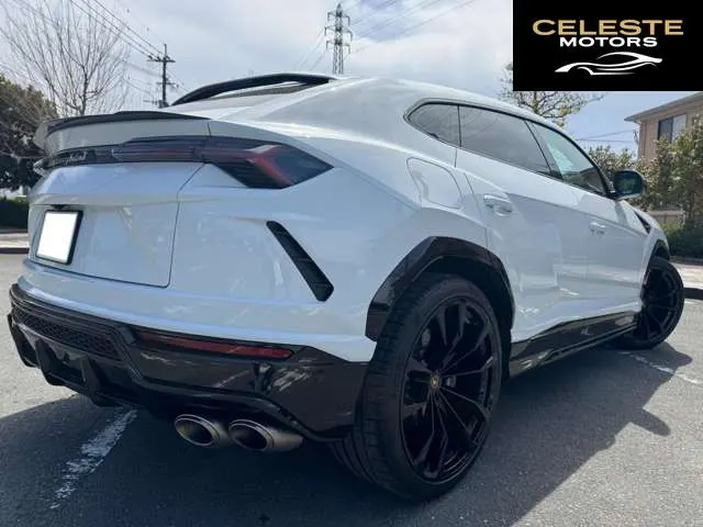LAMBORGHINI Urus 2023 — photo 4 sur 8
