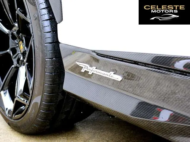 LAMBORGHINI Urus 2023 — photo 3 sur 8