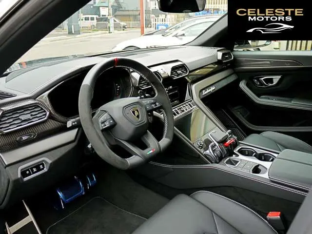 LAMBORGHINI Urus 2023 — photo 5 sur 8