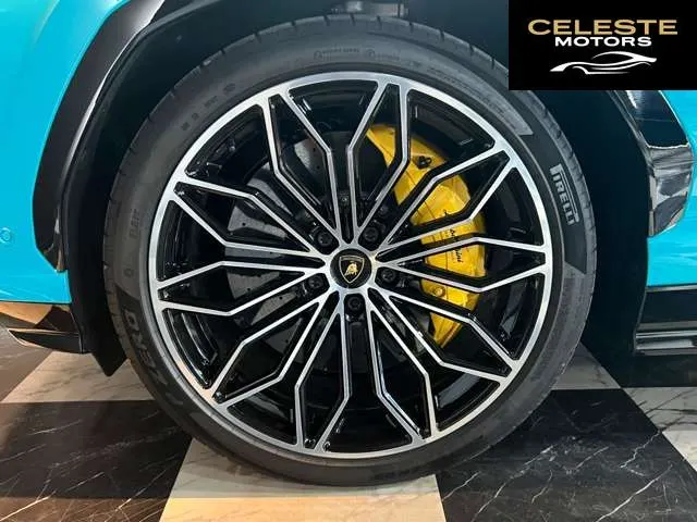 LAMBORGHINI Urus 2025 — photo 6 sur 8